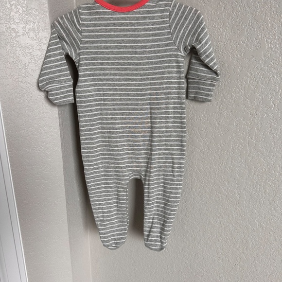 GapBaby footed pajamas - Picture 2 of 3